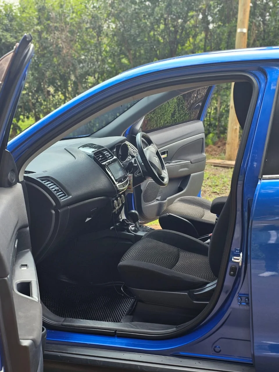 Dashboard view of the Mitsubishi RvR