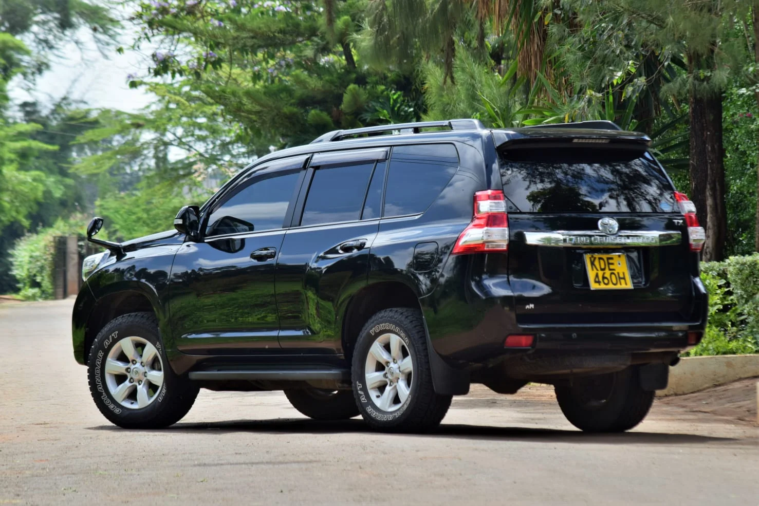 Side view of the Toyota Landcruiser Prado