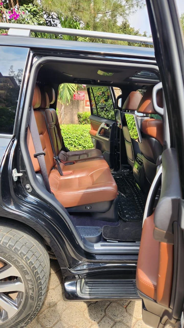 Rear cabin view of the Toyota Landcruiser V8
