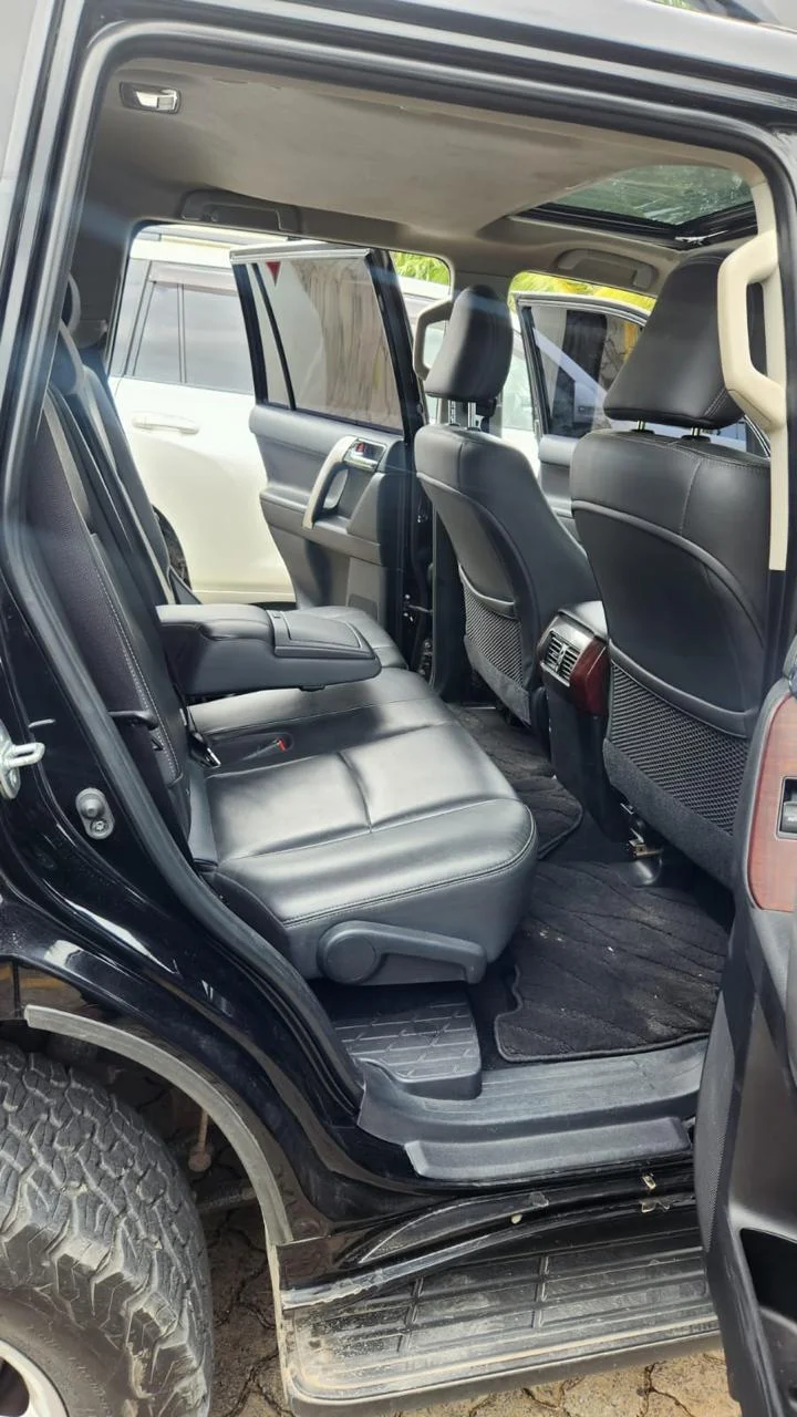 Side view of the Toyota Landcruiser TX
