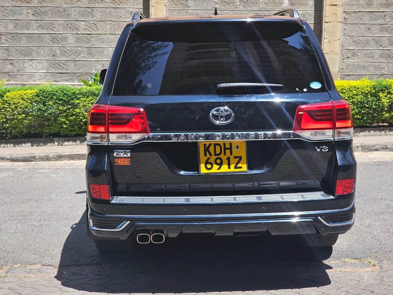 Rear view of the Toyota Landcruiser V8