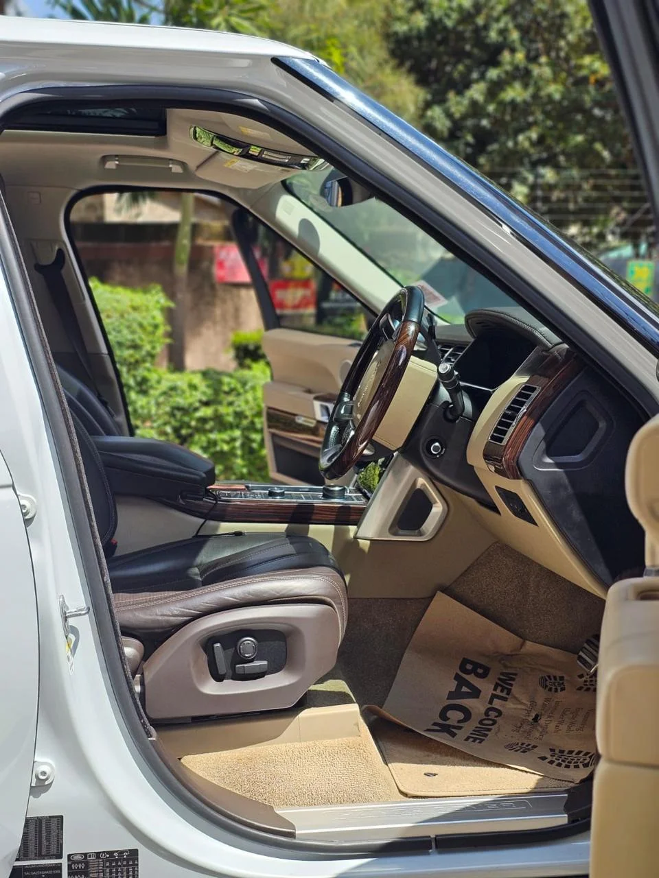 Interior view of the Range Rover Vogue