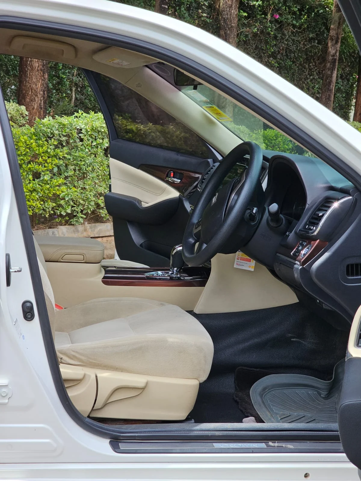 Dashboard and console of the Toyota Crown